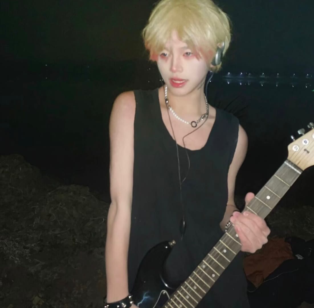 氛围感男生头像真人戴耳机,氛围感男生头像成熟稳重高清