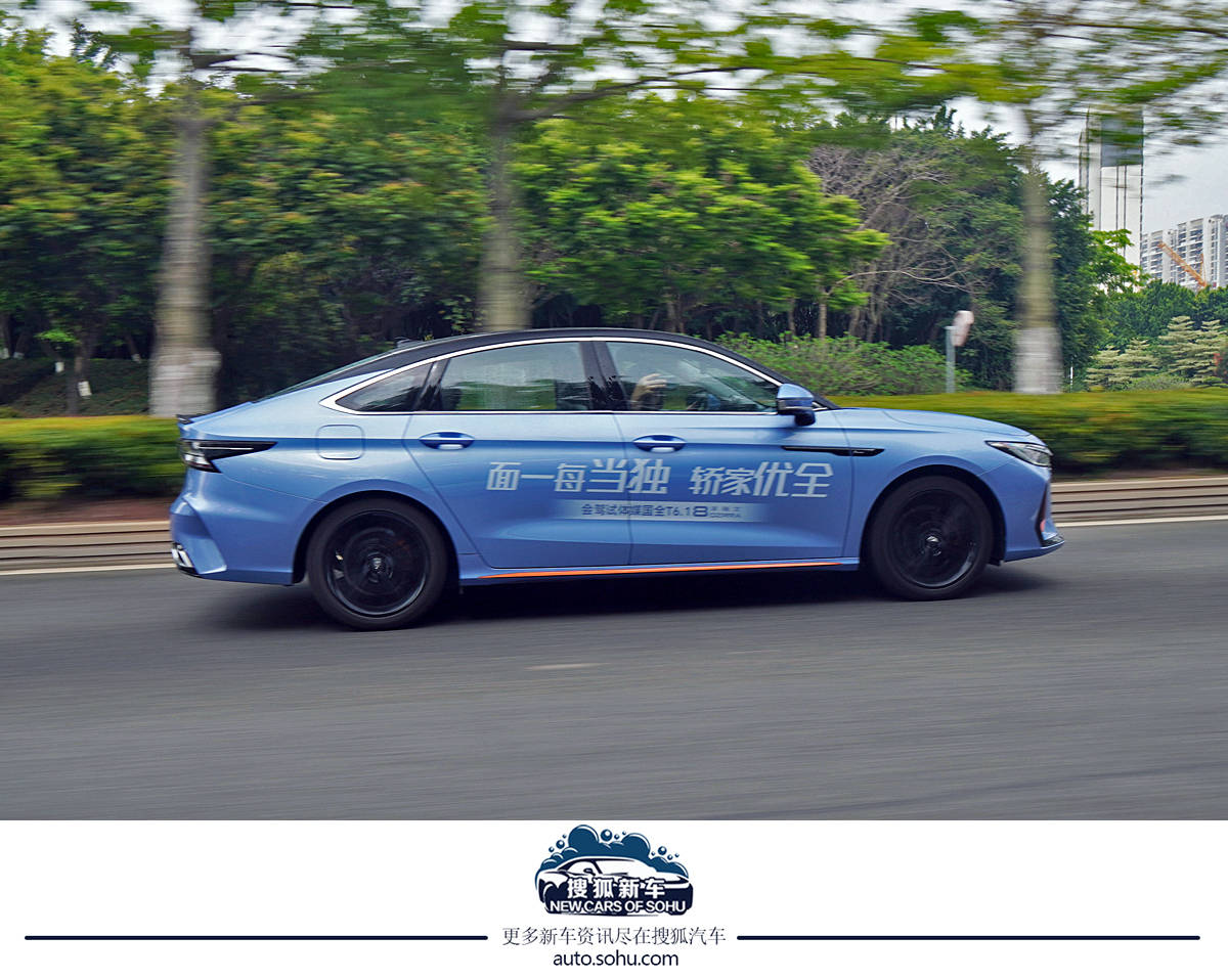 奇瑞艾瑞泽8对比长安uni-v,奇瑞艾瑞泽82.0t试驾