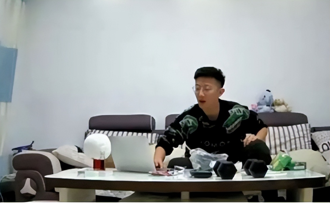 凶宅试睡员的凶宅标准房间图片,揭秘“凶宅试睡员”的夜宿凶宅