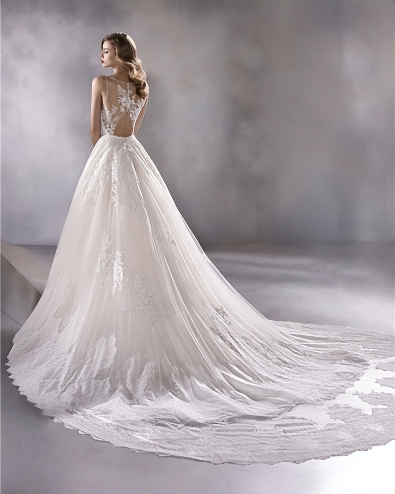 拖尾婚纱你更喜欢哪一款,拖尾婚纱简介