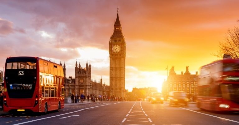 留学伯明翰一年40万够吗,留学英国一个月生活费