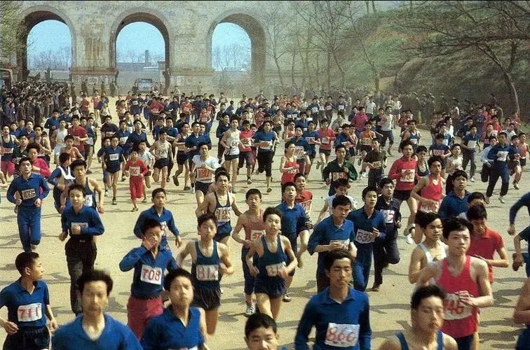 回龙山白沙路记忆：半边铁路，半边马路