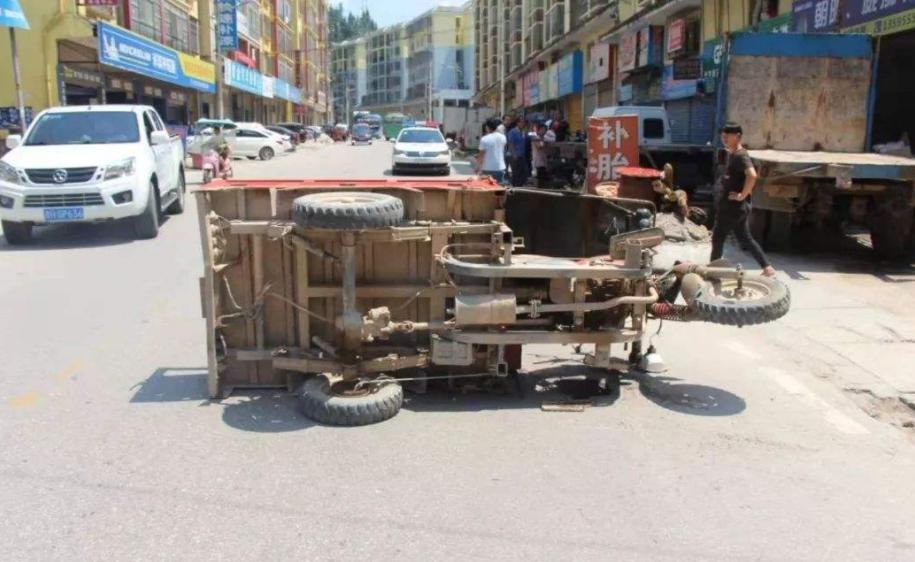 河南侏儒女孩靠短视频吸粉600万，嫁1米8丈夫后遭抛弃，如今怎样