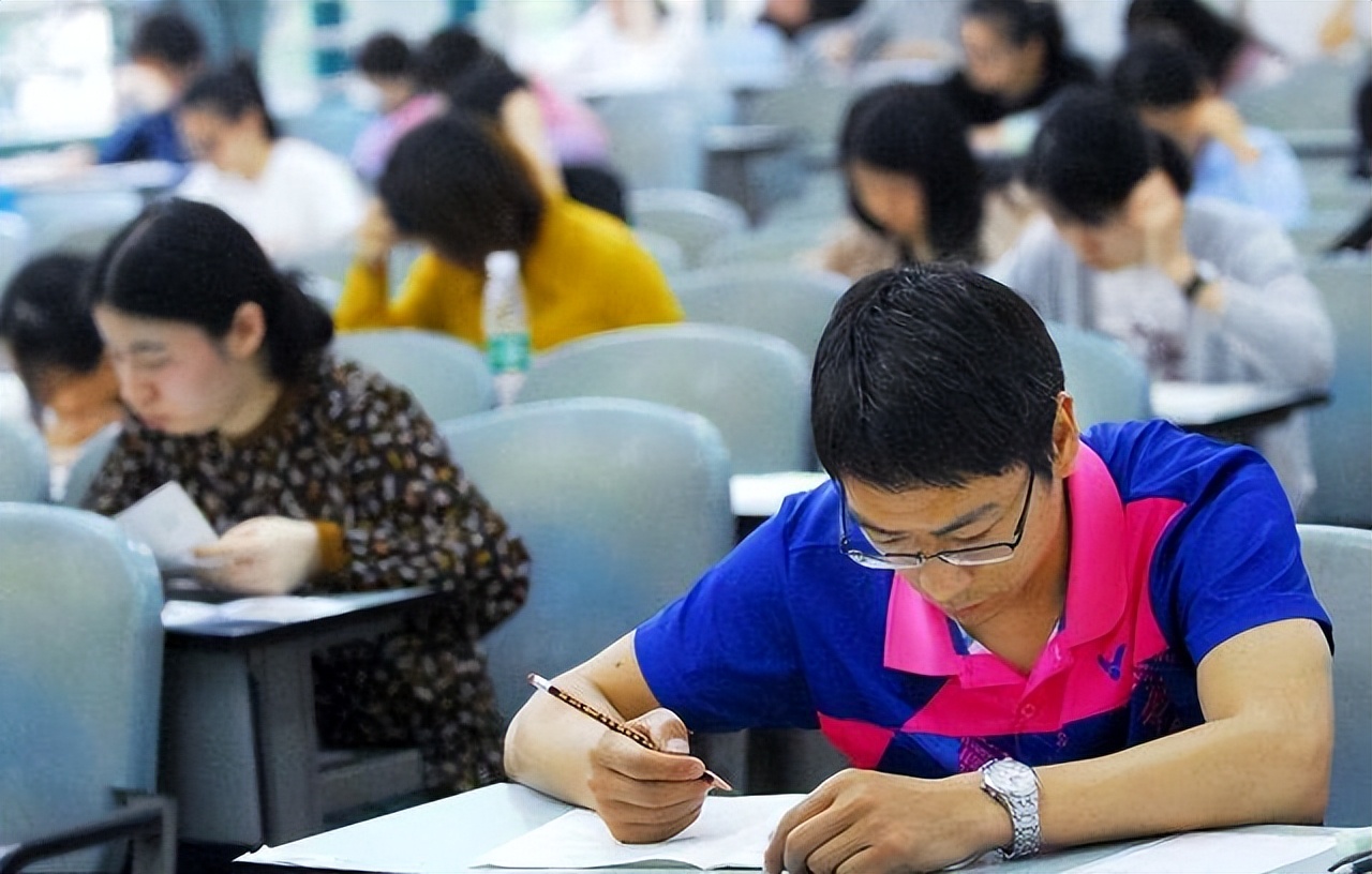 专科生考公务员有什么标准及条件,专科生考公务员有什么条件吗