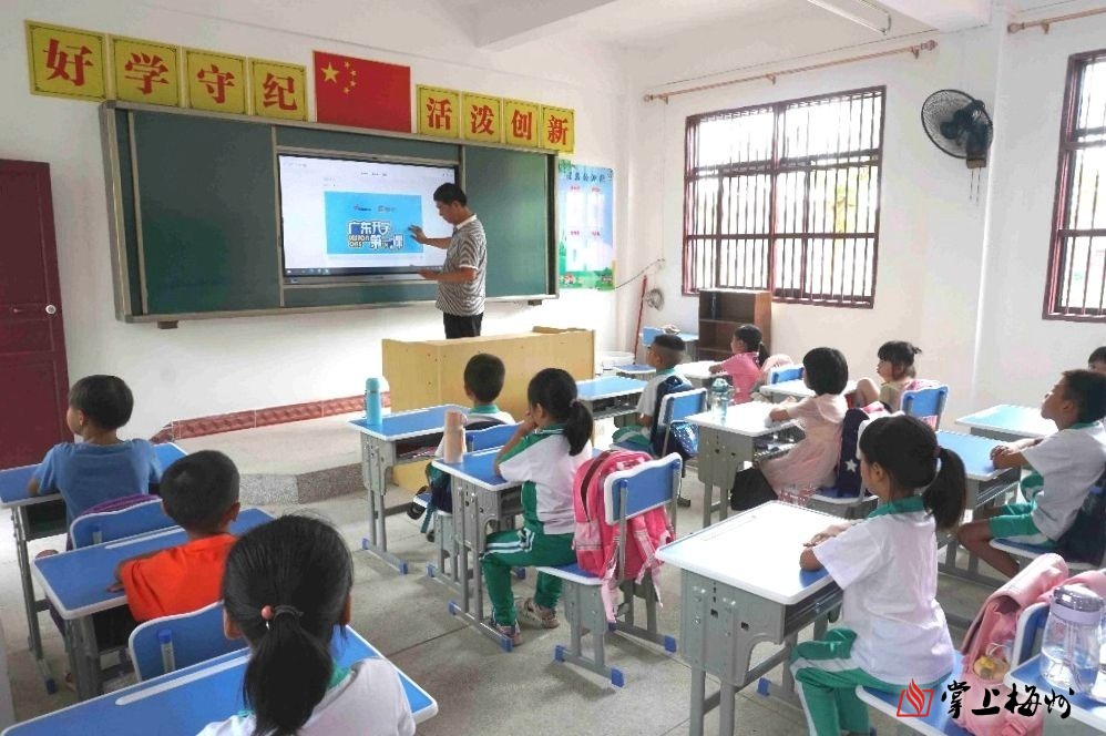 乡村振兴下的农村小学教育现状,助力乡村振兴特色学校建设