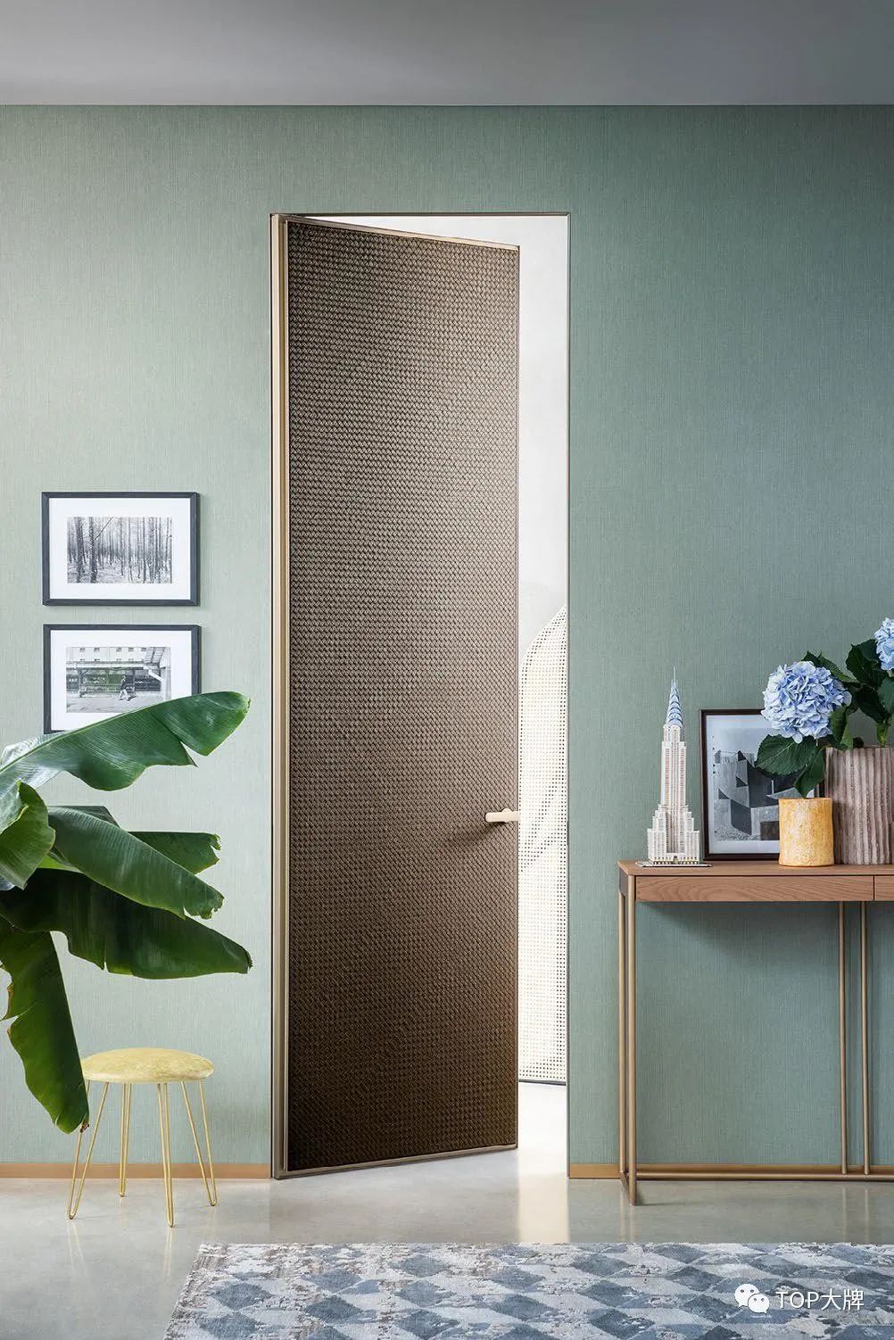 意大利轻奢顶级卧室门,意式轻奢风格隐形门