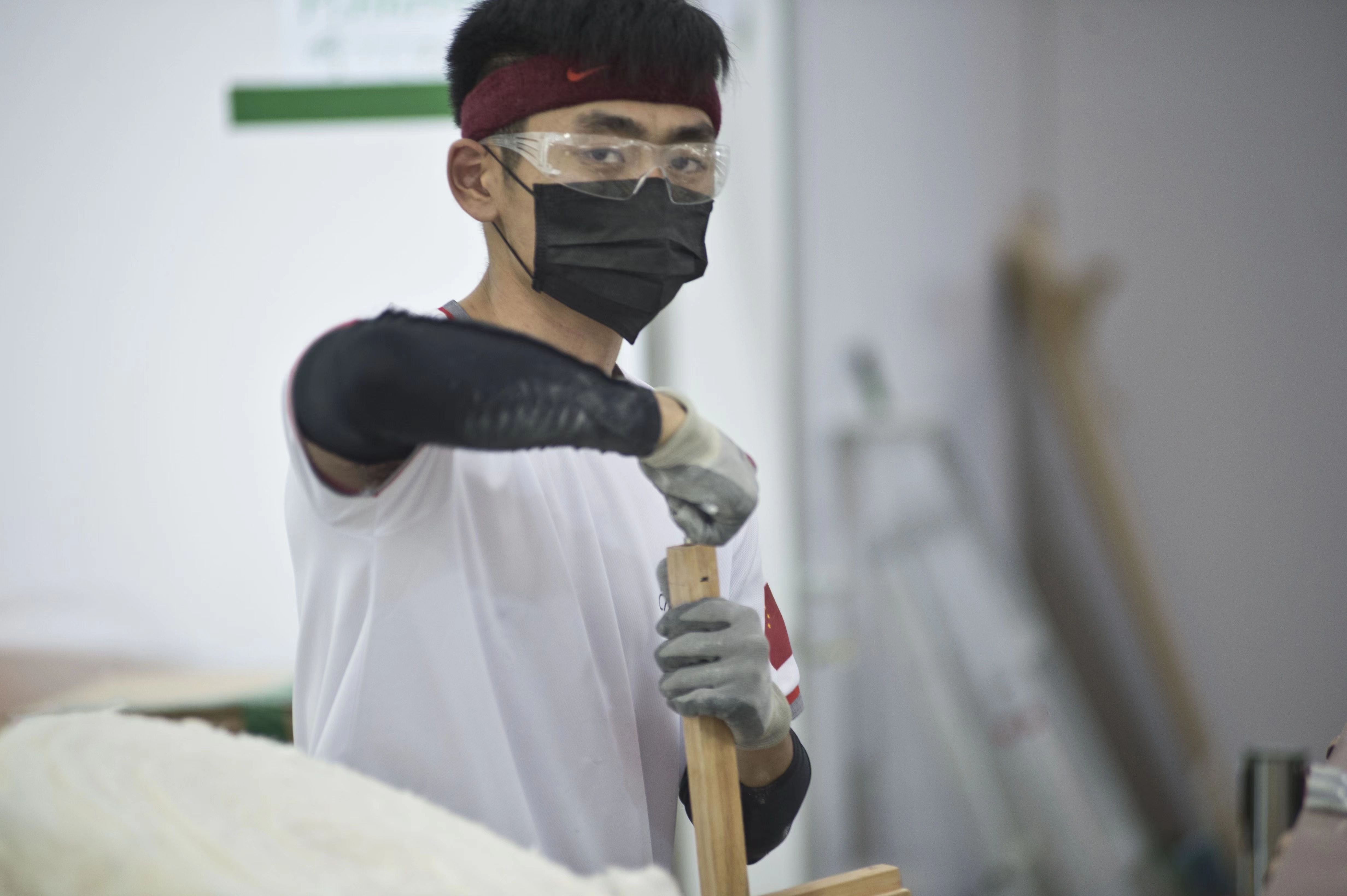 “刮大白”的22岁世界冠军：吃苦5年进国家队，赛前3个月瘦30斤，装备重700斤，是技术工人最好的体面