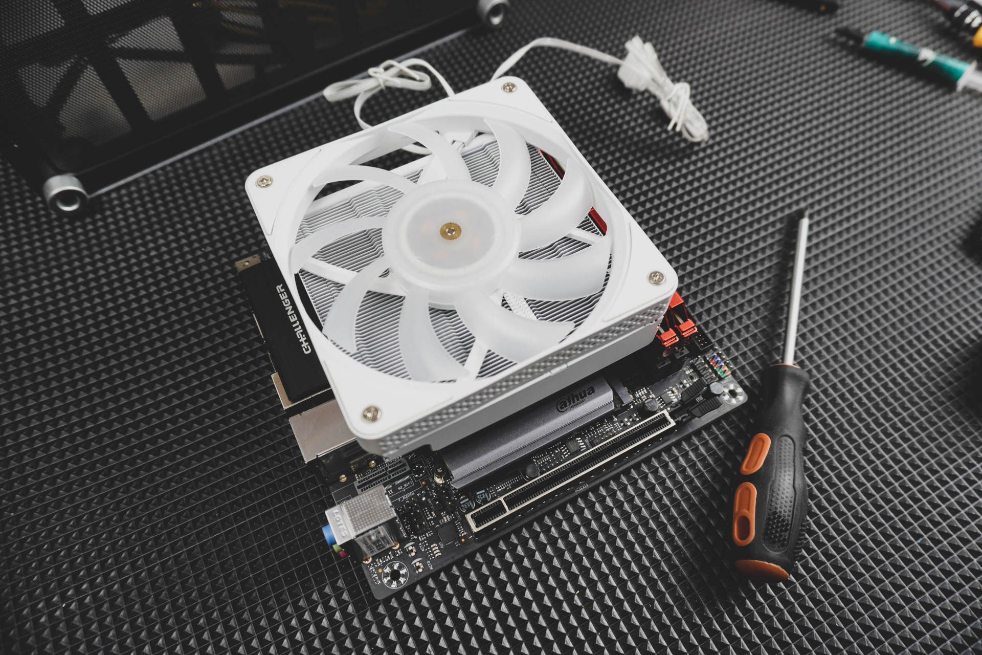 如何缩小主机机箱空间,机箱空间太小了咋办