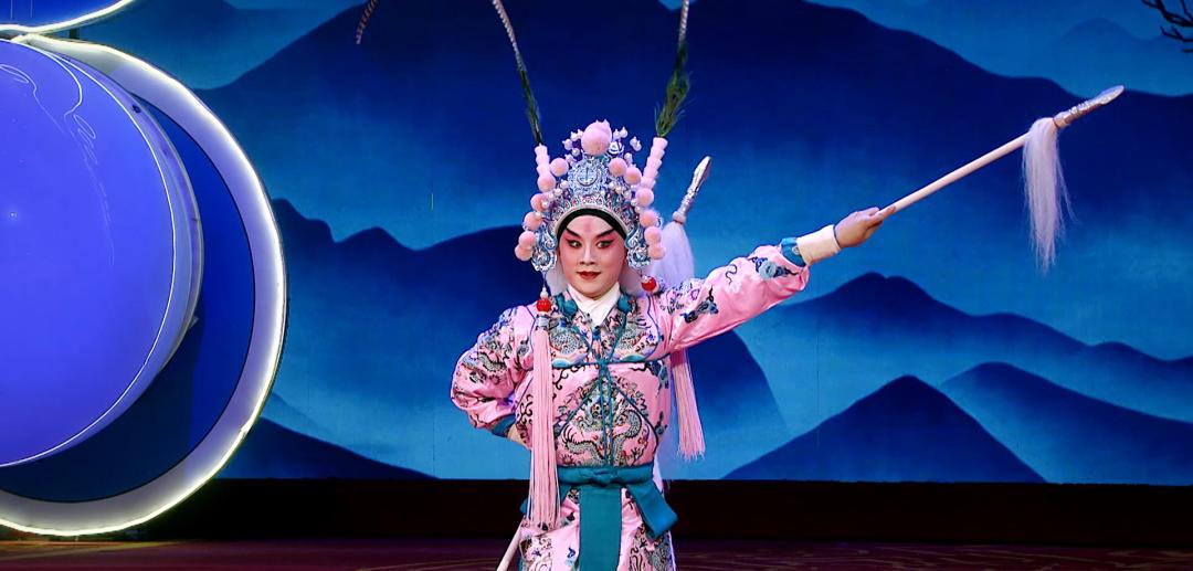 从孤儿到富豪的人生,从乞丐到国际巨星