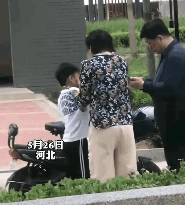 容嬷嬷上身的河北退休教师，您这么打一个孩子全国人民都震惊了！