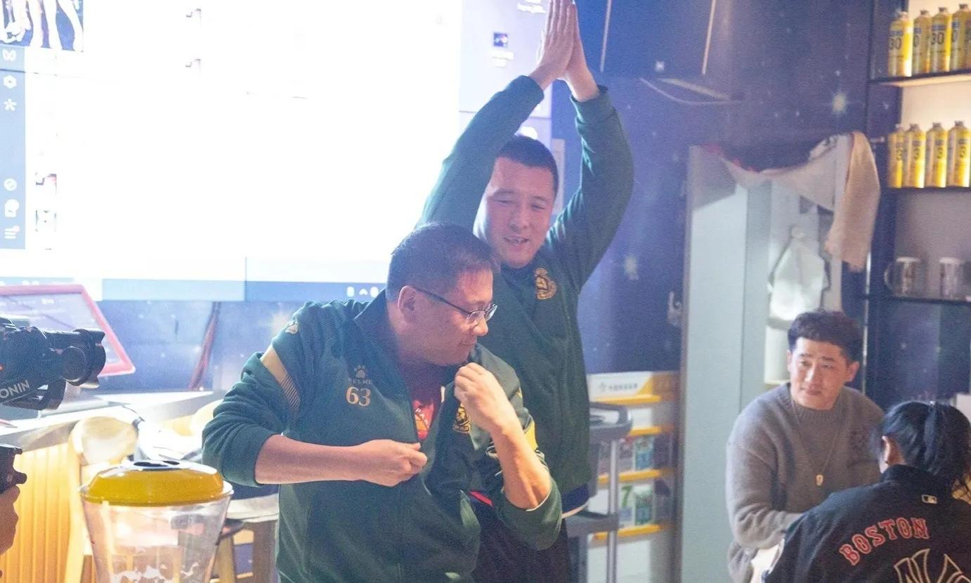 辽沈公益餐饮足球俱乐部举办新年联欢晚会