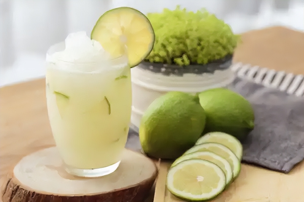 玻璃茶怎么去除茶垢,茶水上面有一层膜