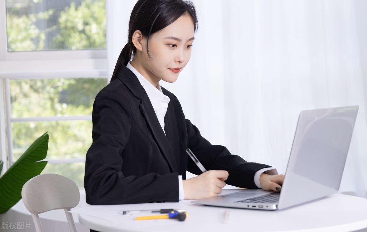 四十岁女人提前绝经的征兆,什么原因会导致女性提前绝经