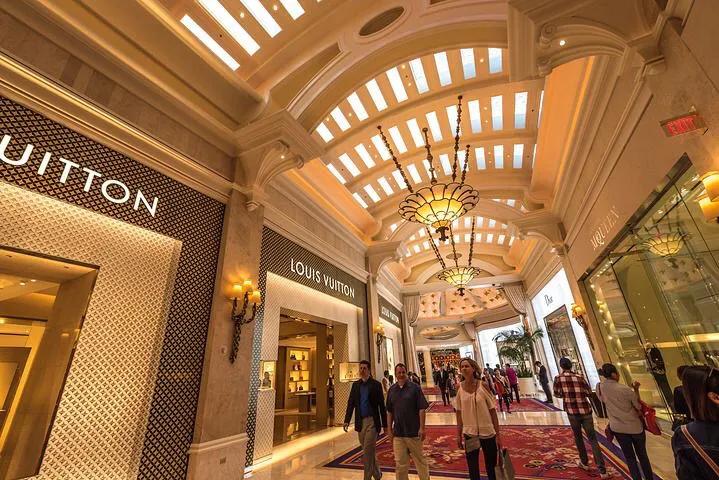 中美娱乐之都，澳门与拉斯维加斯，美女富豪云集，澳门还需努力