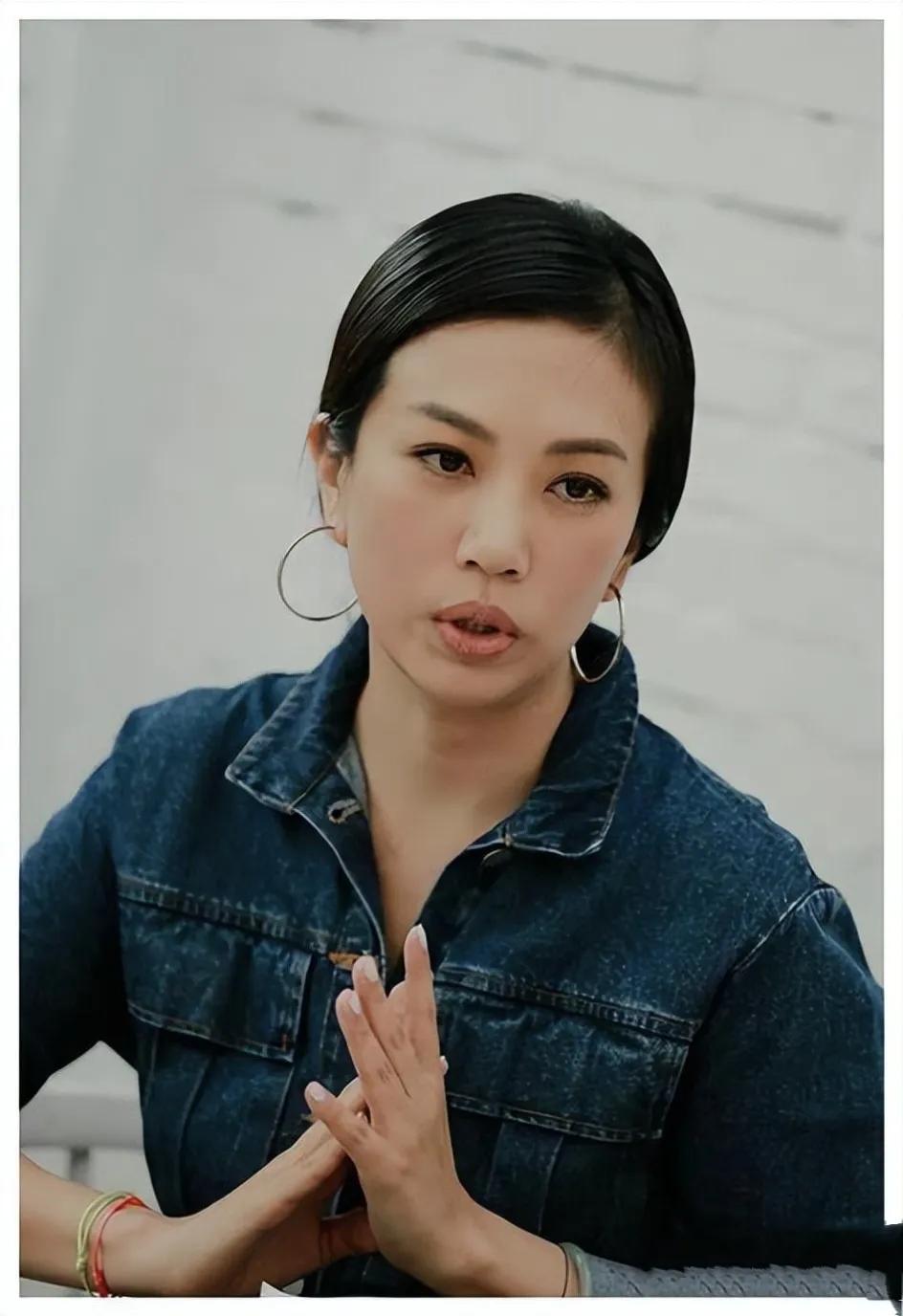 年龄小的嫁给年龄大明星,女人娶大明星要三思