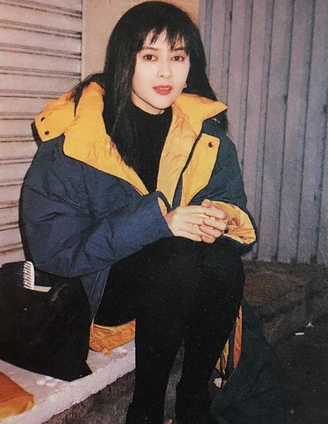 59岁关之琳罕见现身,55岁的关之琳难掩时光痕迹