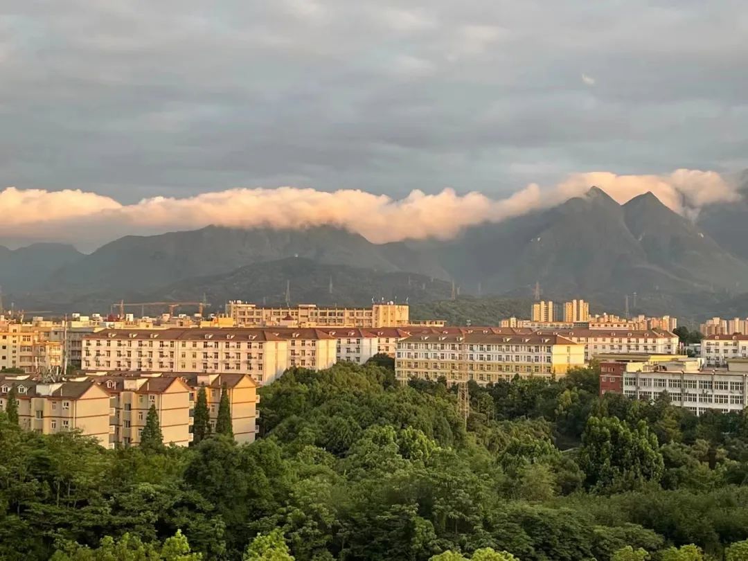 九江学院离九江财校有多远,九江学院是包括职大吗