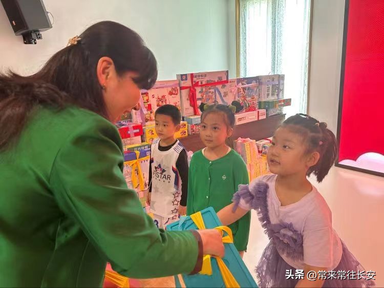 给特殊学校儿童过六一儿童节,西安市雁塔路小学六一儿童节