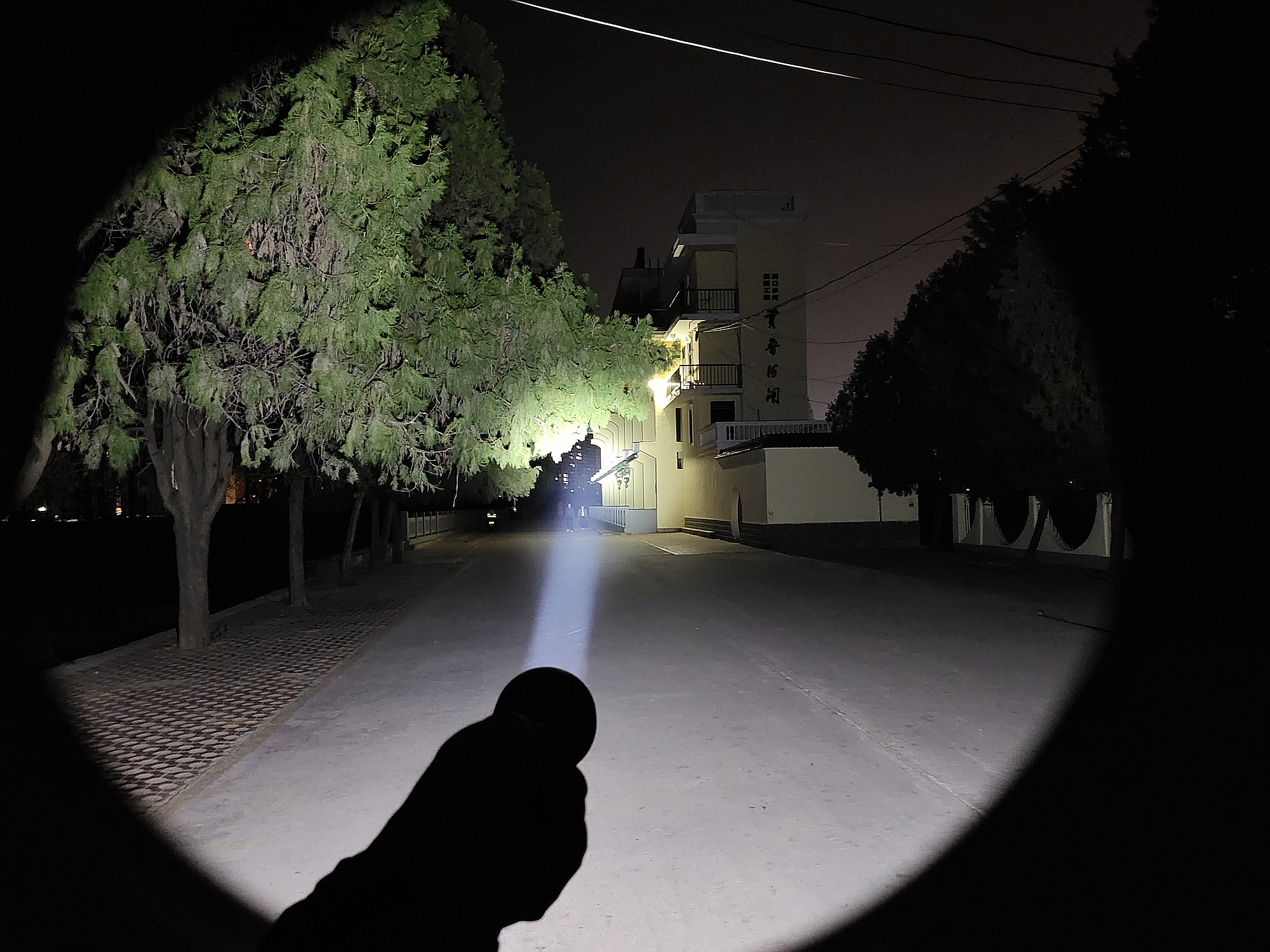 双光源任切换，千米光柱一线天！CYANSKYH5GT远射手电体验