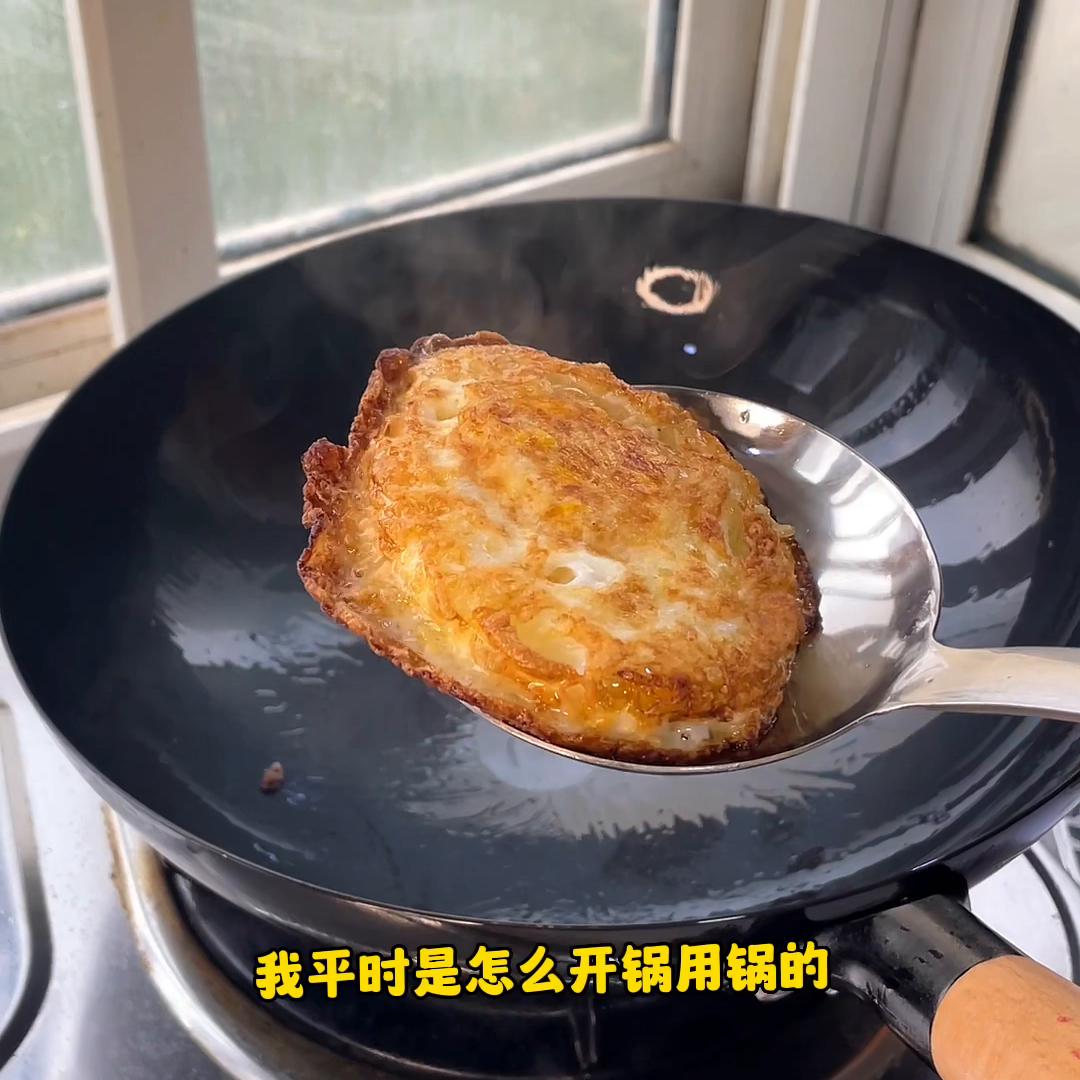 生锈的柴火铁锅怎么处理干净,家中煮菜的铁锅生锈了怎么处理