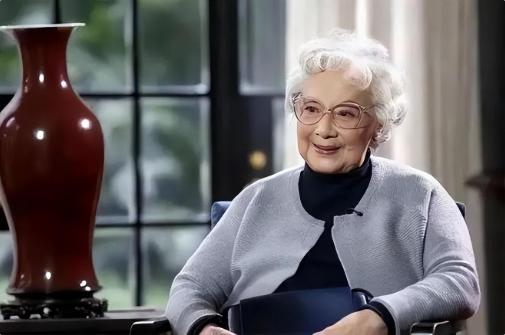 八位健在的老演员,18位已故的老演员有哪些