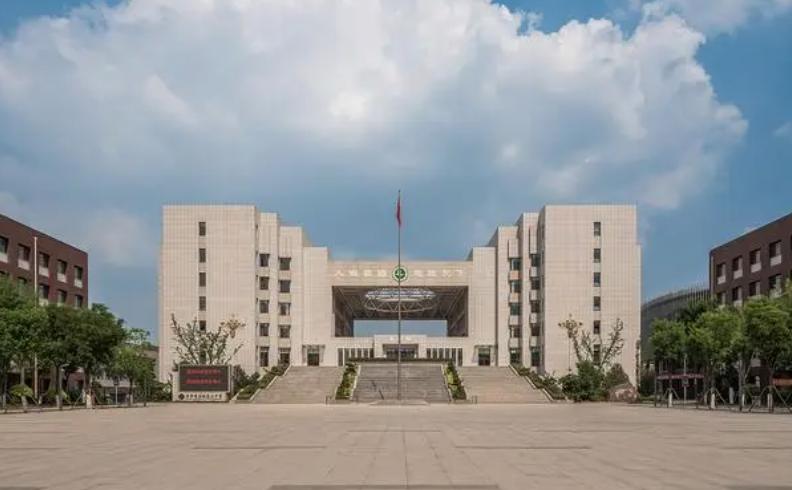 济南历城二中女足夺冠,济南历城二中女足载誉返济