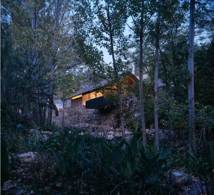 农村自建石头房,农村深山石头房