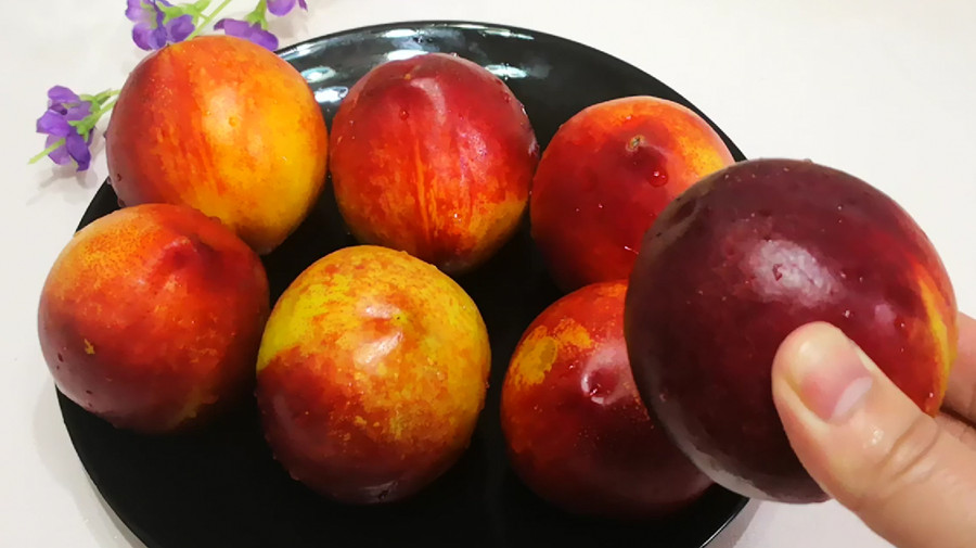 怎么挑选油桃又脆又香,买桃需谨慎