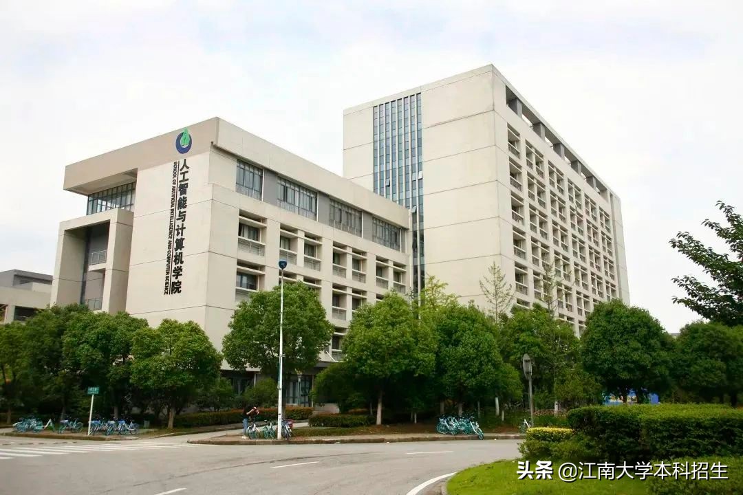 连续三年就业率低,近几年报考最火的专业