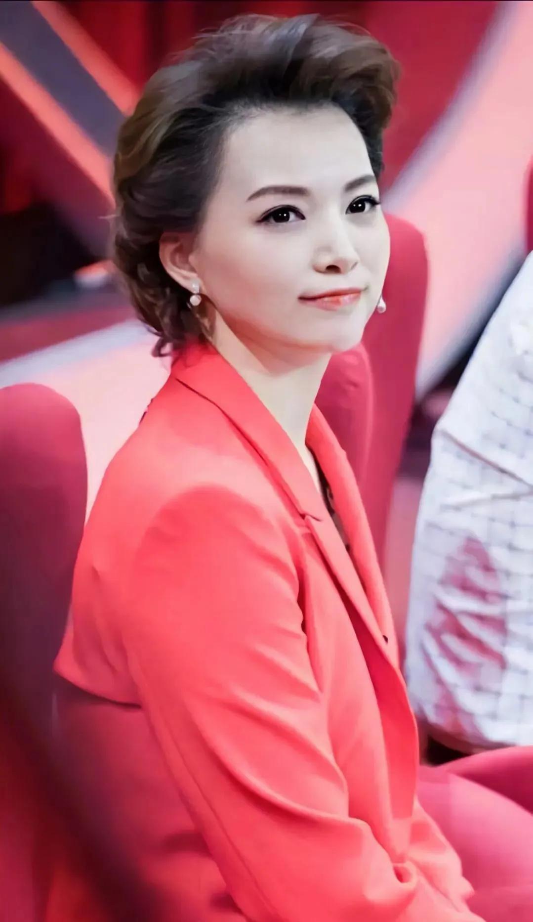 董卿15张精美的照片,董卿100张图片