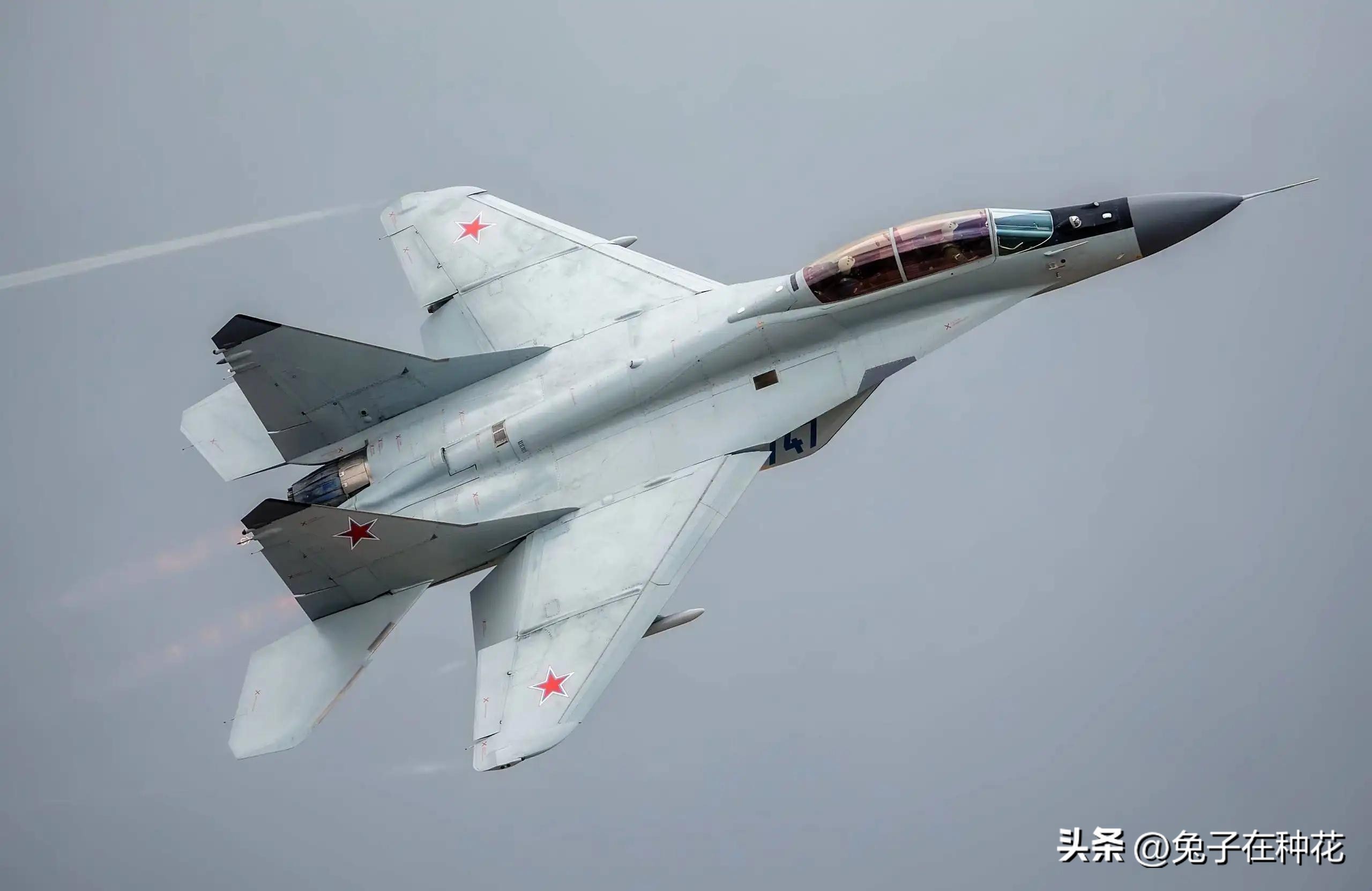 瑞典j35龙式战斗机,jas39鹰狮战斗机视频