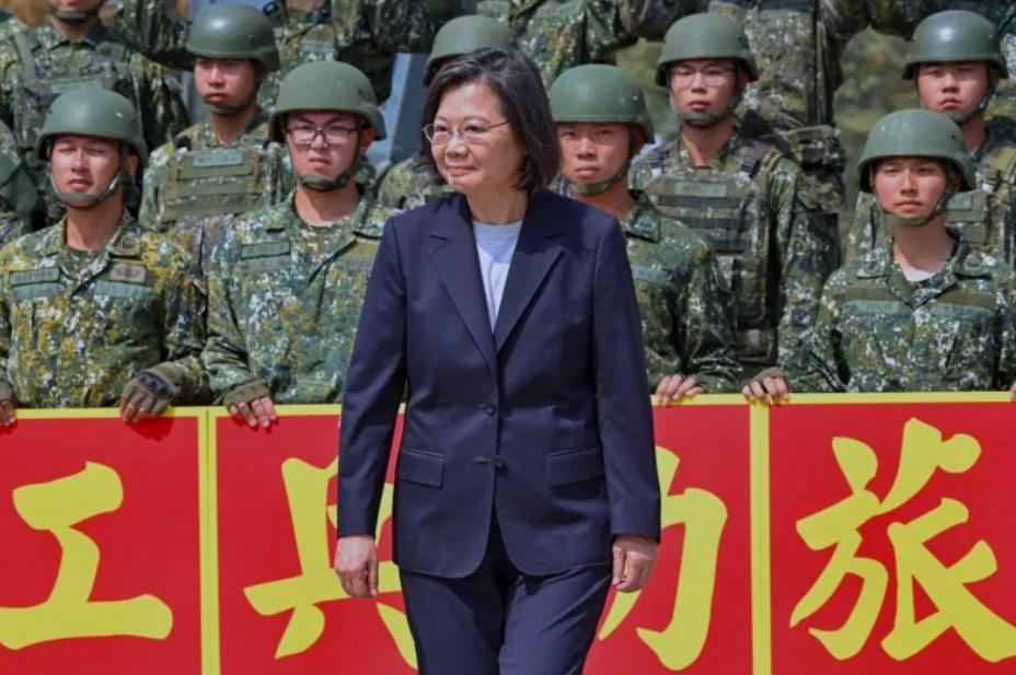 200名美军赴台后，岛内出现新变化，台教授抱怨：*美亲**的代价太大