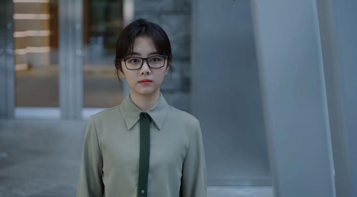 《请叫我总监》：谭松韵的皱纹，*冰白**的眼袋，这部剧的滤镜好真实