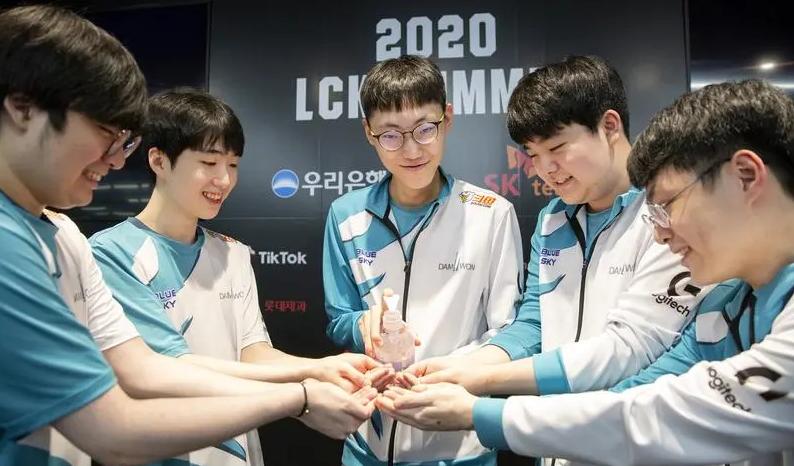 英雄联盟悲惨的事,英雄联盟引发的惨案