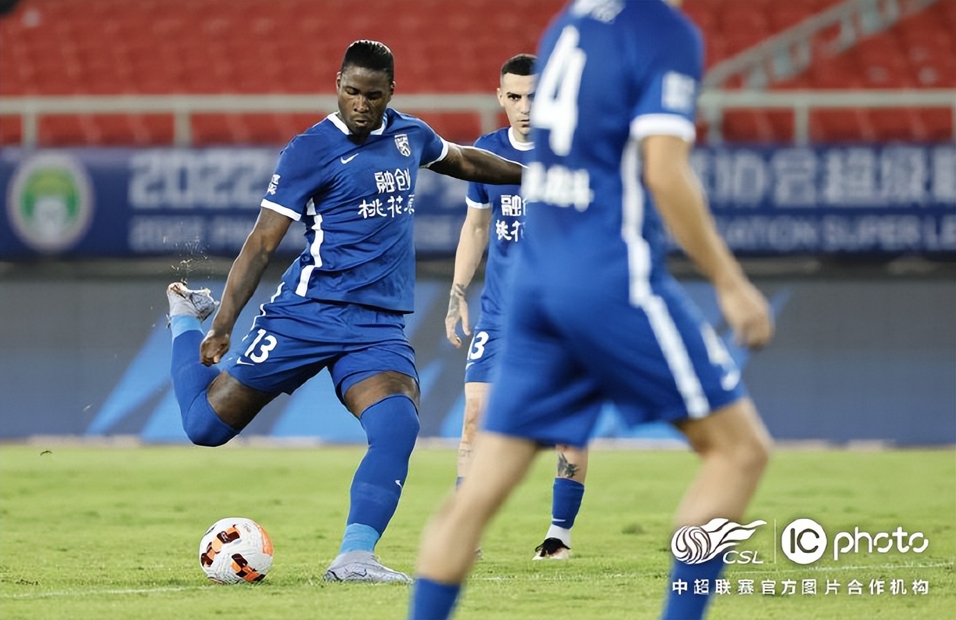 成都蓉城对战武汉三镇全过程,武汉三镇对成都蓉城第一粒进球