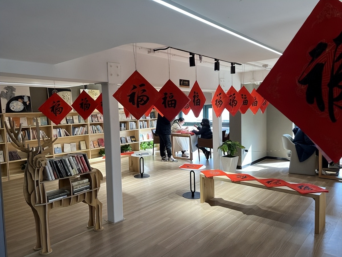 出租房里有爱有烟火气,租房内的年味