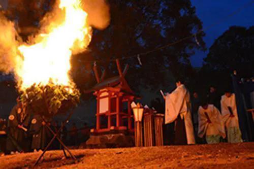 清明节是晋文公为了纪念谁,清明节烧死人的由来