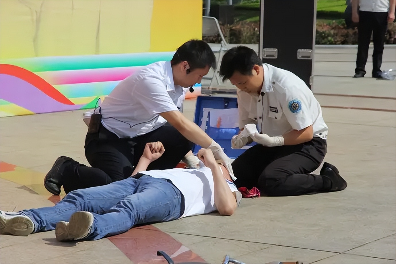 15岁男孩上课打瞌睡是怎么回事,16岁男孩上课经常犯困