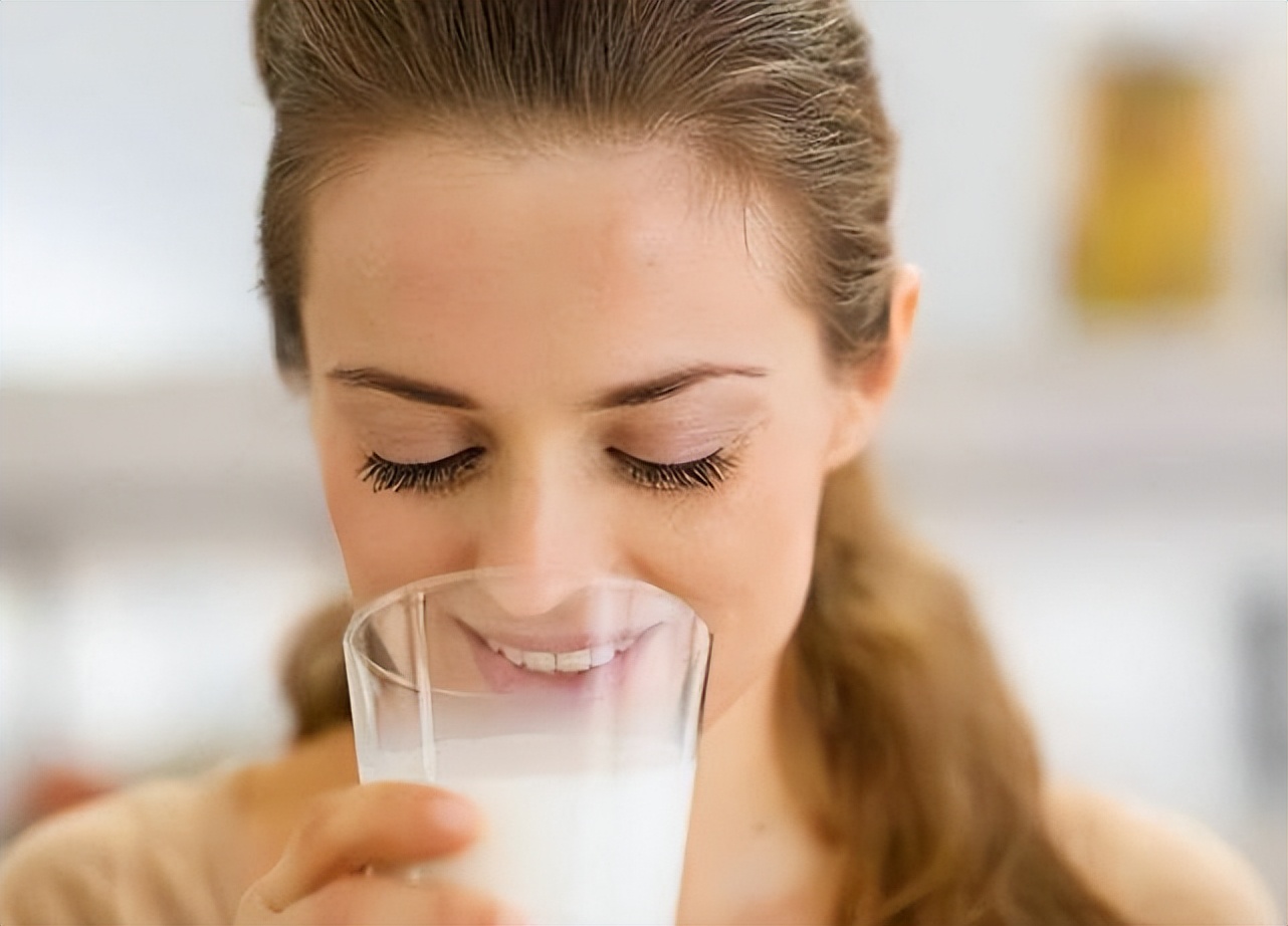 中医不提倡老年人喝牛奶吗,中医认为寒性体质的人不宜喝牛奶