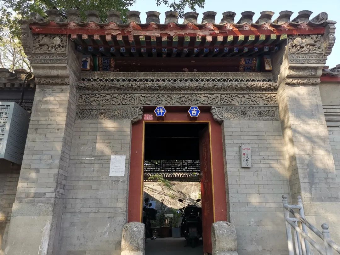 东四最著名的“豪宅”原来是它！|四合院的门簪和门墩都有什么门道？说说门楼四大美？！|他用修胡同记录北京