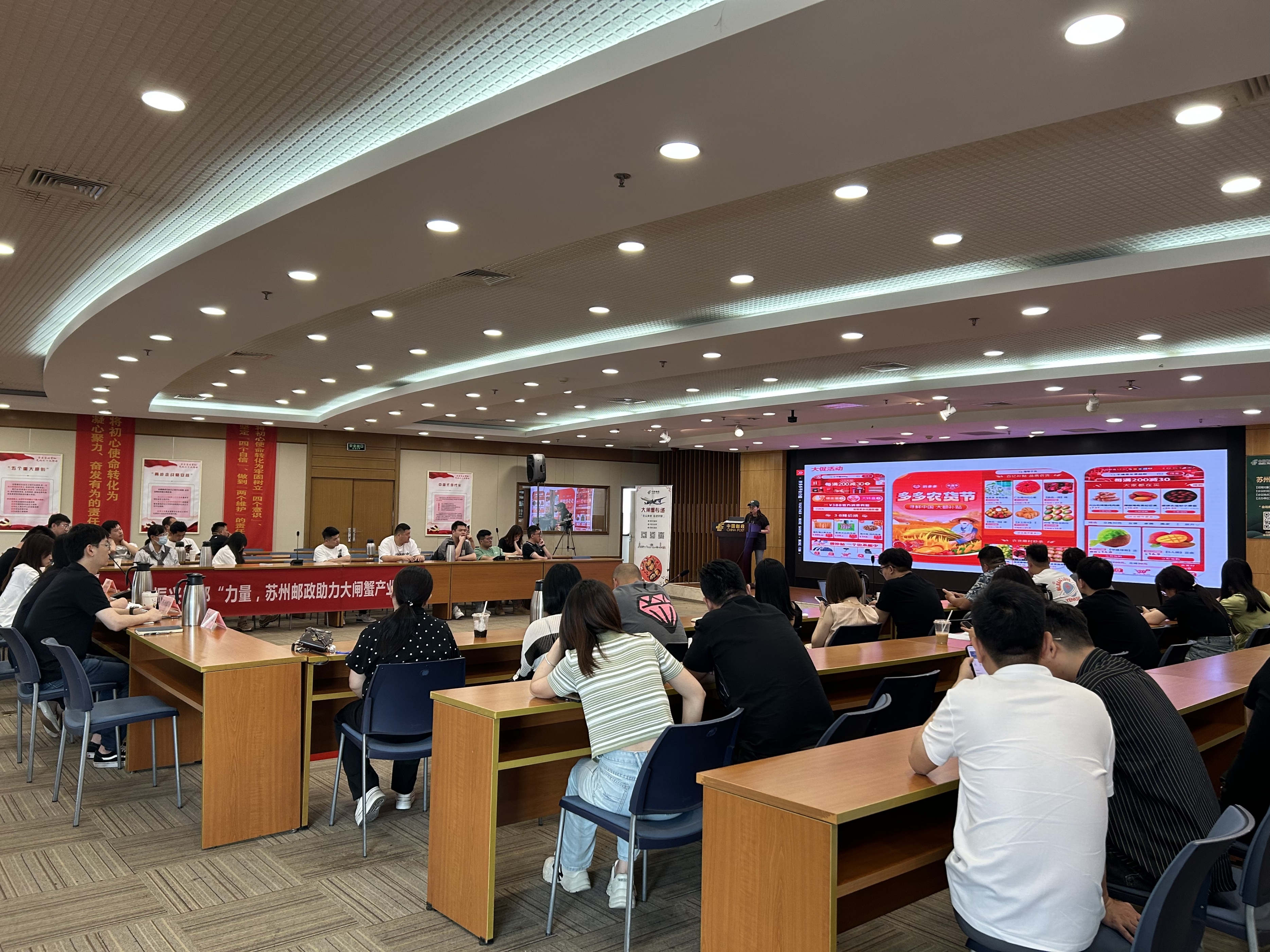 中秋“蟹逅”国庆迎大闸蟹拼单大年拼多多大力扶持优质蟹农蟹商