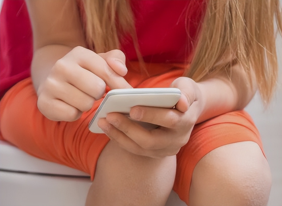 上厕所被厕所水溅到,马桶上厕所水溅到屁股会感染吗