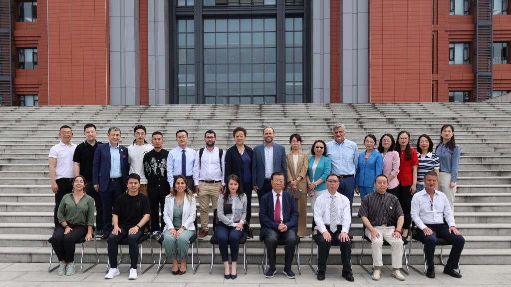 哥伦比亚代表团访问,哥伦比亚访问团