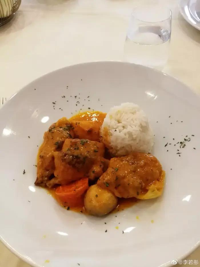 54岁李若彤身材照曝光,54岁李若彤身材曲线引发热议