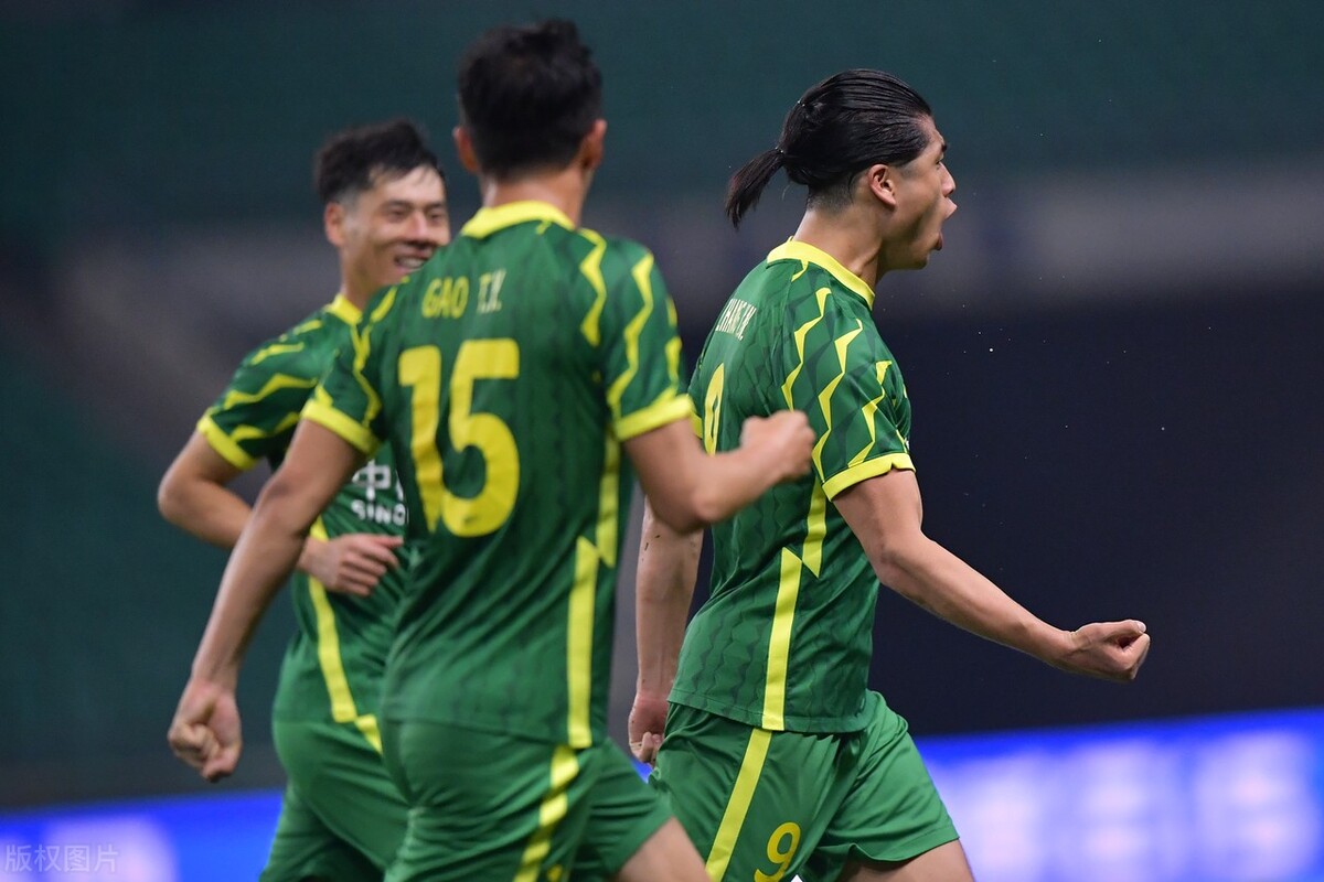 山东泰山队对上海海港海报,中超山东泰山vs北京国安海报