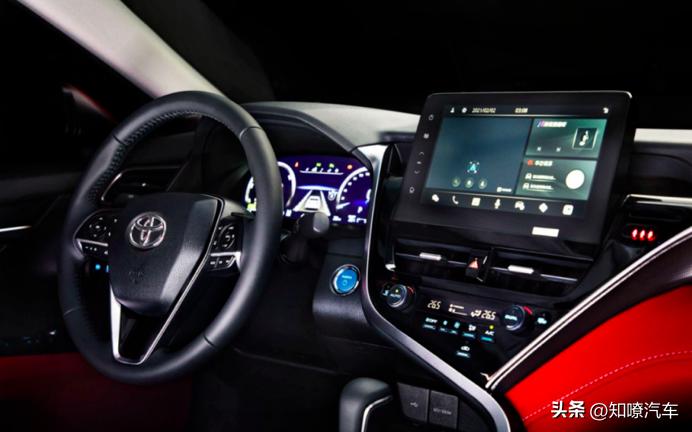 全球累销超2300万台，6、7、8代凯美瑞，谁更经典