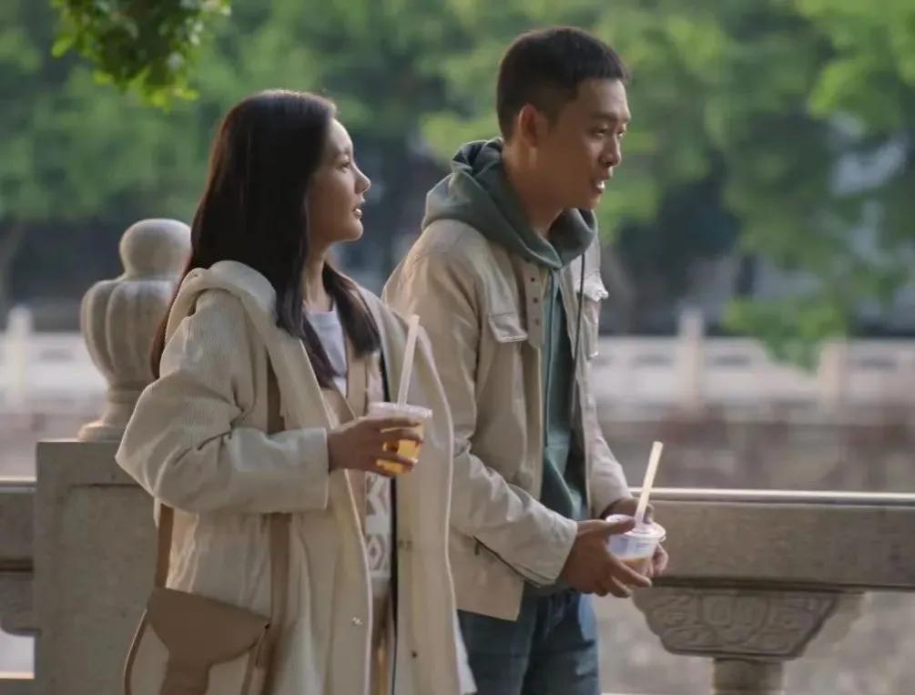 “狂飙”大嫂好会背包，看着好眼馋啊！