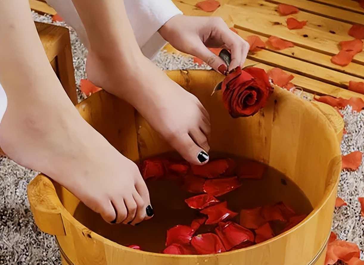 为何有些女性一直没来月经？关于闭经，与这几种因素有关！