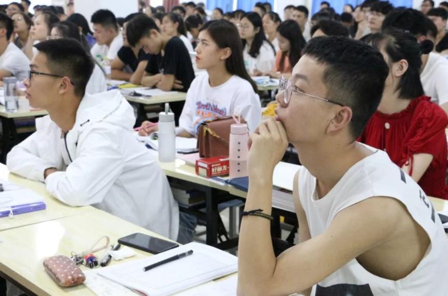 三本医学生毕业后都去了哪里,三本毕业的人怎么样