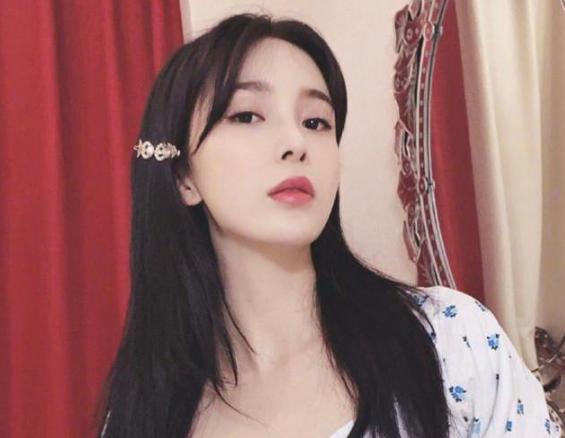 赵樱子红毯假摔视频,赵韩樱子首次回应红毯假摔